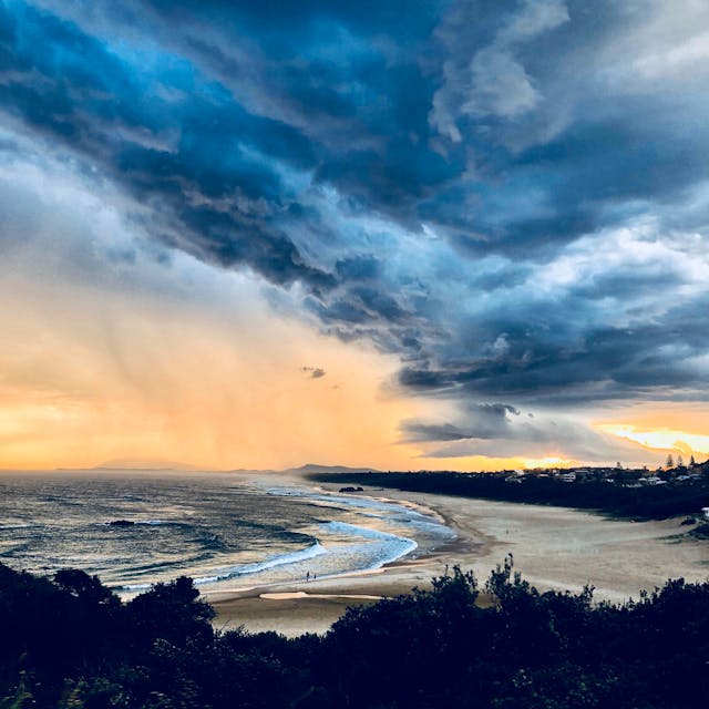 pexels-rhiannonstone-772831